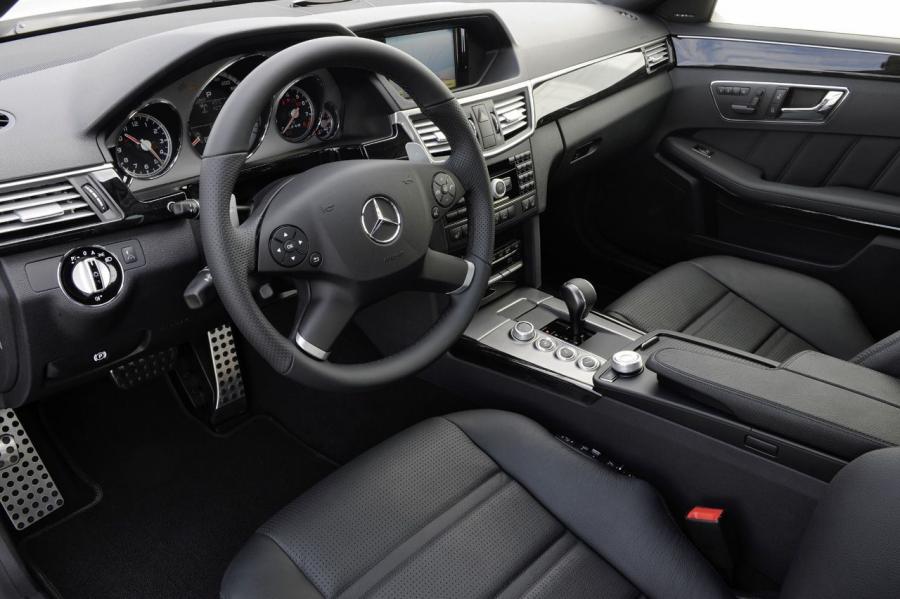 Mercedes-Benz E63 AMG 2010 года  (фото 51 из 57)